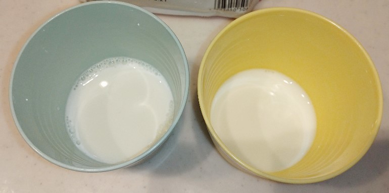 牛乳、スキムミルク見た目比較