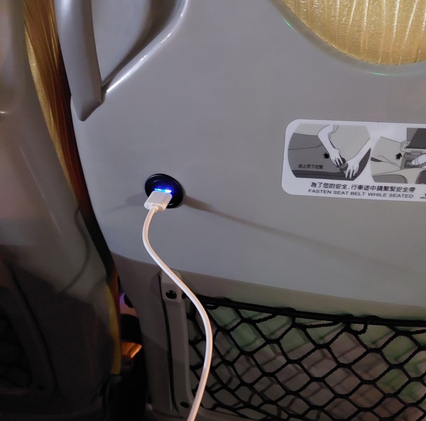 バスの座席のUSB充電
